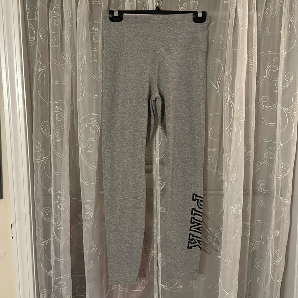 Victoria’s Secret PINK Leggings
Size Medium
EC/warn two times